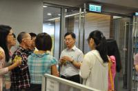 New students and teaching staff exchange views on research topics